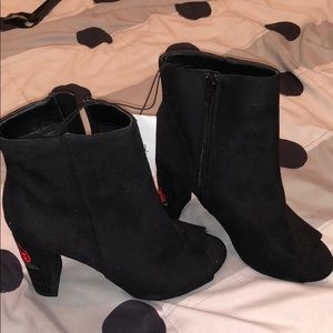 🖤⚜️NEW Rue21 size L 🖤⚜️price is firm